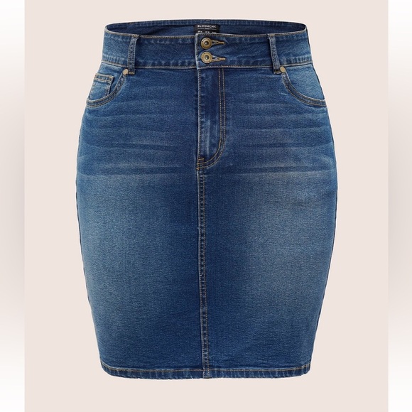 BloomChic Plus Size 2XL Dark Wash Split Back Bodycon Denim Skirt us16 - Picture 5 of 7